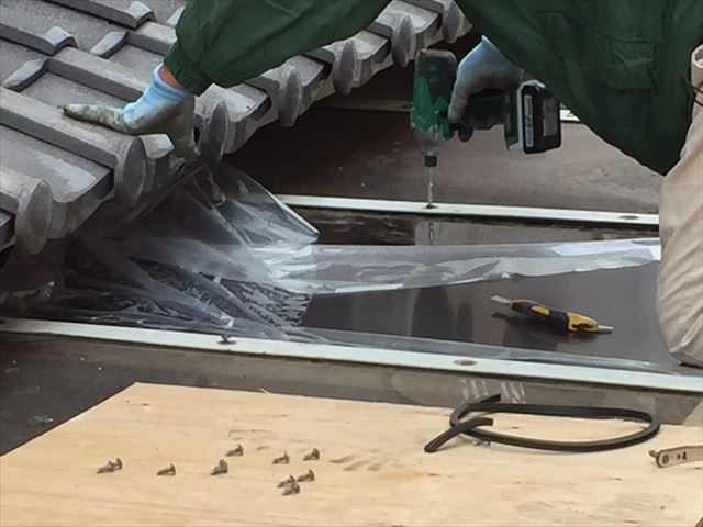 岡山市南区　カーポートの屋根修理　ポリカーポネート取付け