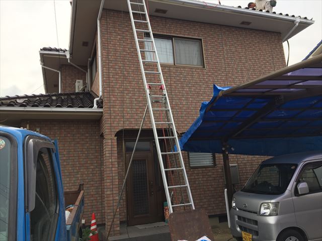 倉敷市雨漏り修理。寄棟の2階建てＳ型の瓦で伏せ替えの点検です。