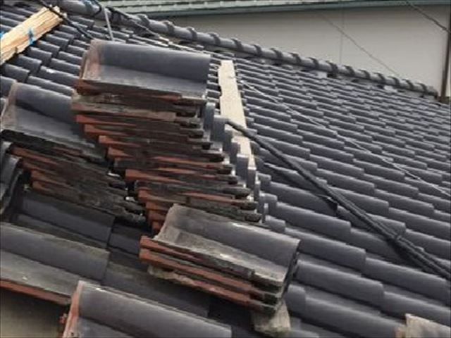 倉敷市　Ｓ型の瓦はがします。
