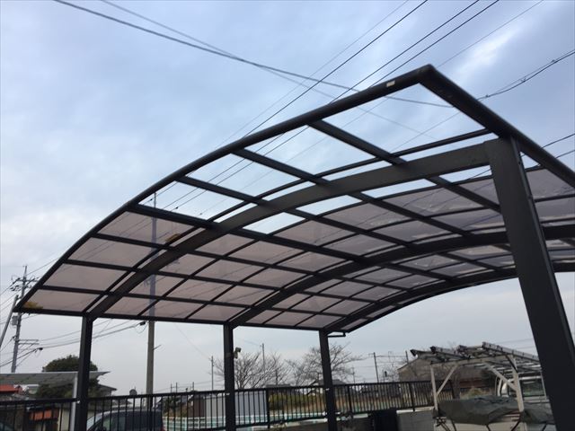 岡山市南区　カーポートのアクリル板が飛びました