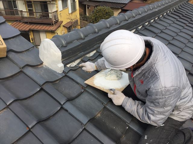 棟端部の漆喰施工