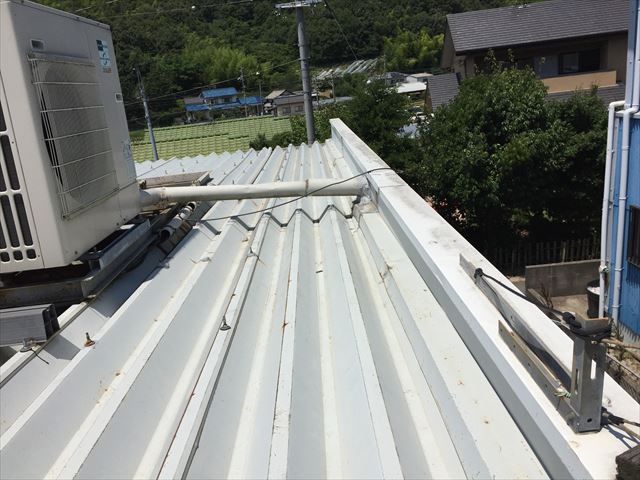 岡山市東区　折半の屋根から雨漏り