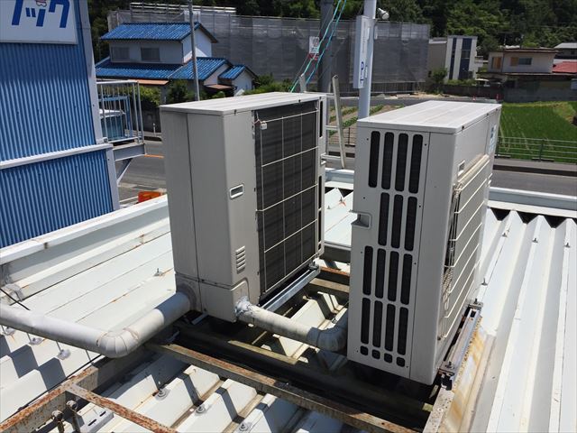 岡山市東区　折半の屋根から雨漏り