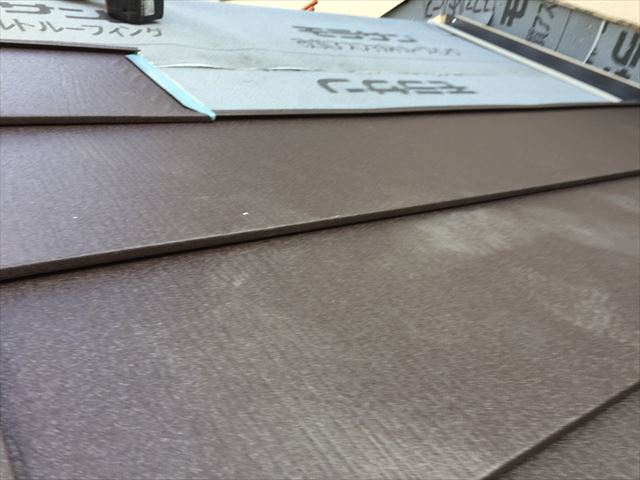 岡山市北区　スーパーガルテクトの施工中です。