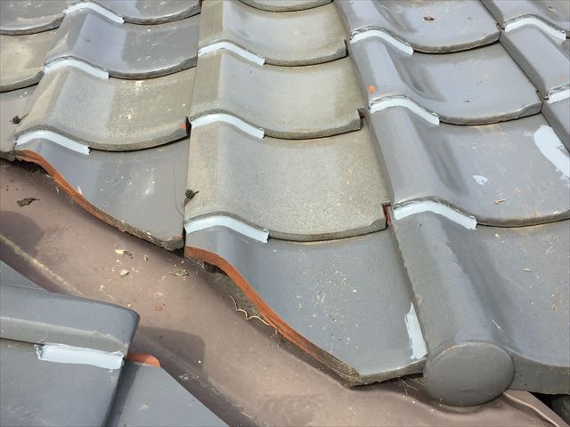 岡山市南区　屋根修繕　1階の瓦止めラバーロック工法