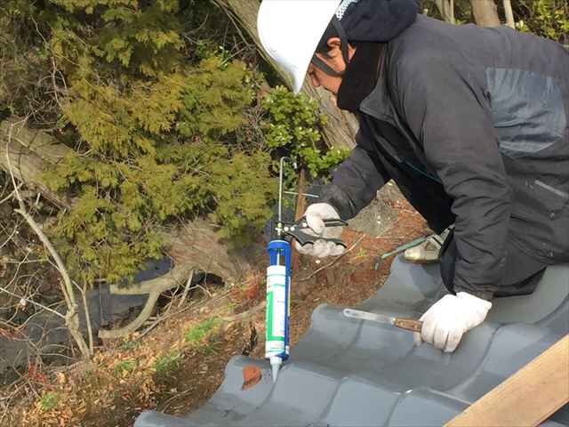 岡山市南区　2階の瓦ズレ止めコーキング打ち
