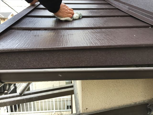 岡山市北区　スーパーガルテクトの壁際施工完成雑巾でで掃除