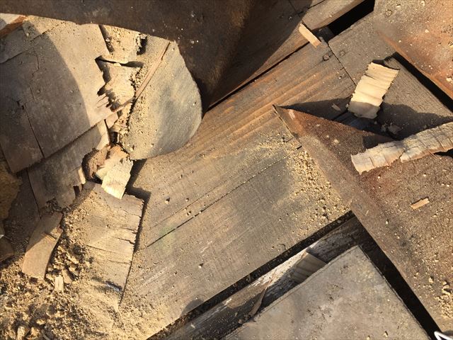 岡山市北区　雨漏り修理　谷板金取り替え工事