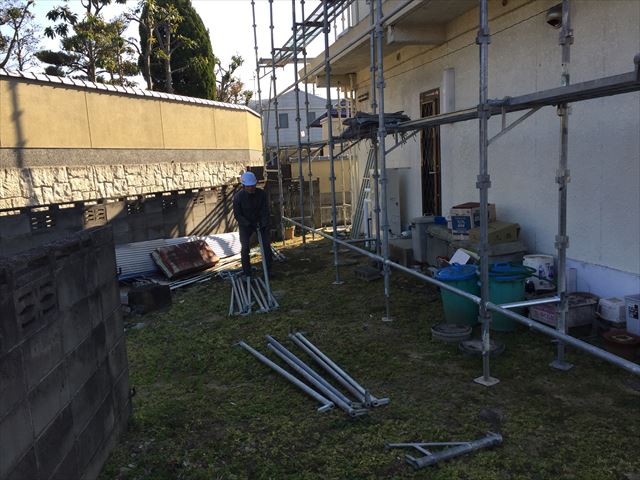 岡山市北区　足場を組み立てていきます