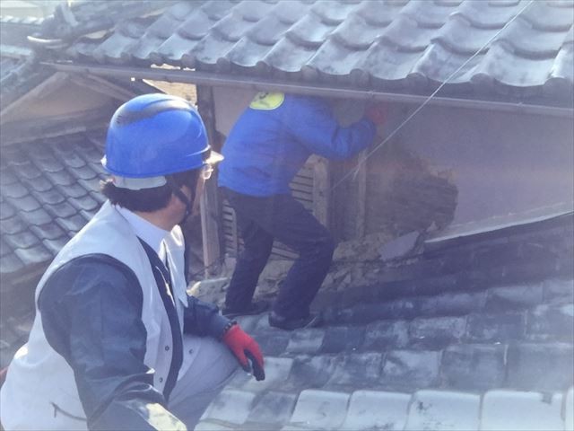 岡山市北区　雨漏り修理　モルタル壁撤去