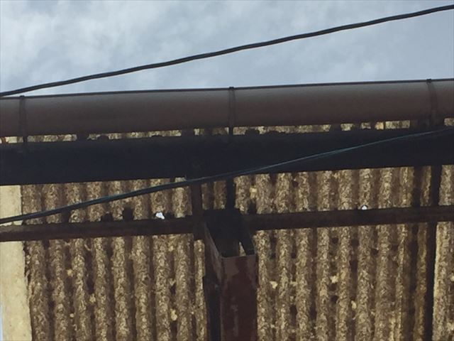 岡山市北区　屋根破損　ほかの屋根材も割れています