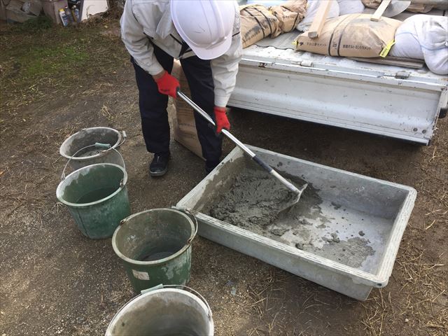 岡山市北区　雨漏り修理　モルタル練り