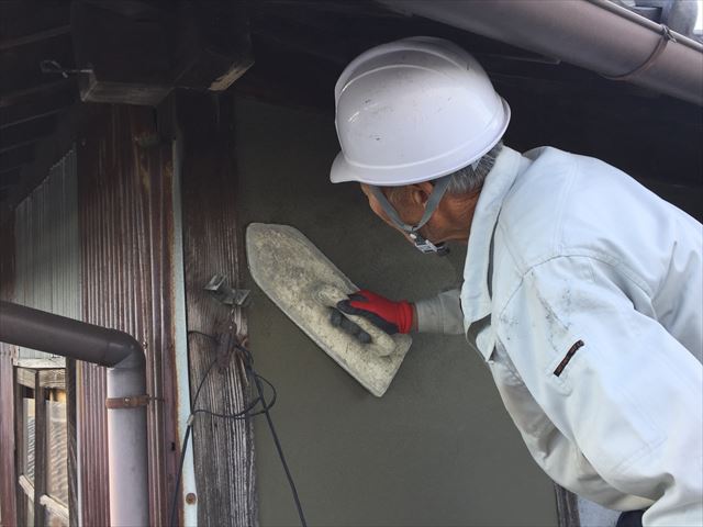 岡山市北区　雨漏り修理　モルタル仕上げ