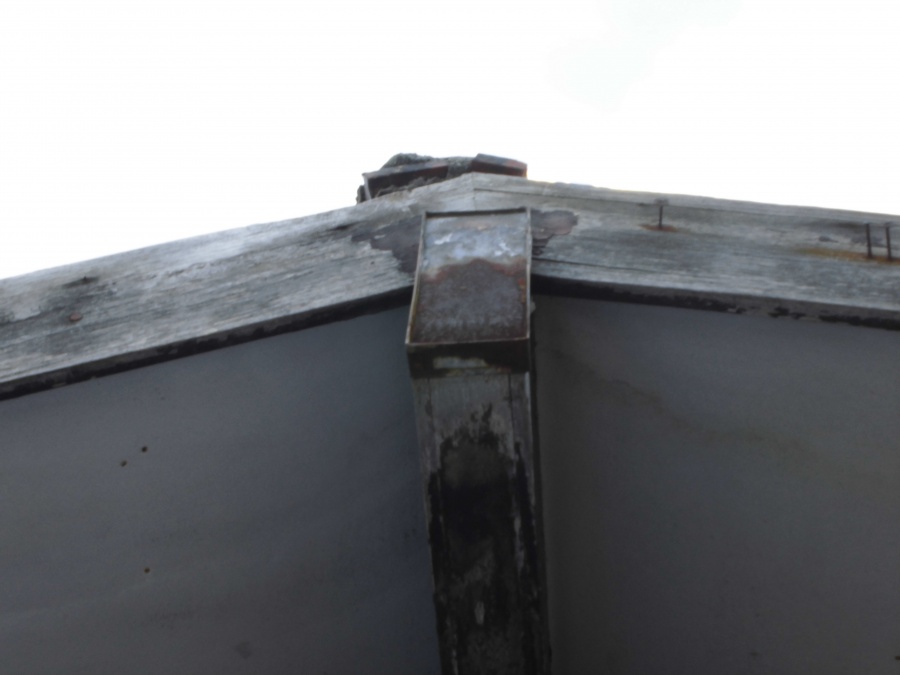 傷んだ破風板