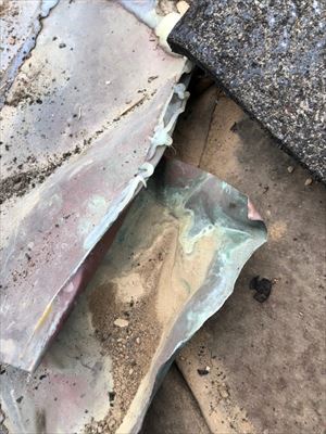 谷樋の劣化　雨漏れ