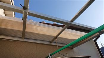 ベランダ波板　突風被害