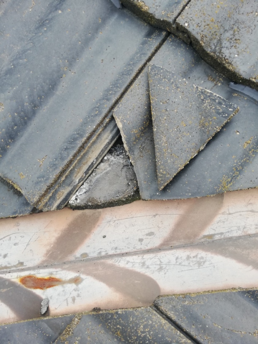 セメント瓦　割れ　