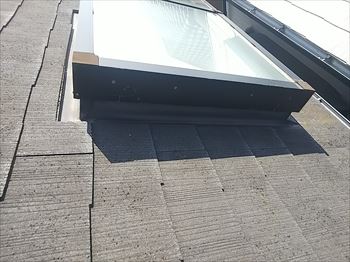 天窓雨漏り　屋根の上から調査