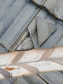 セメント瓦　割れ