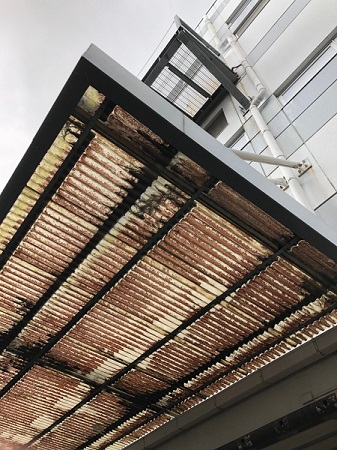 会社倉庫　波板　劣化　雨漏り調査