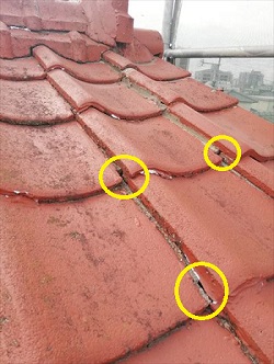 セメント瓦屋根　隙間　雨漏り