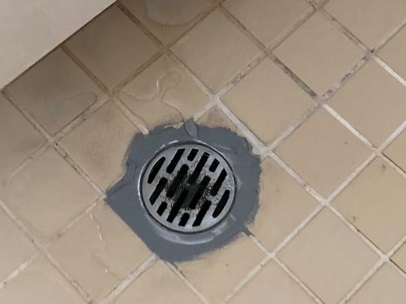防水処理　劣化　浴室排水口　水漏れ修理