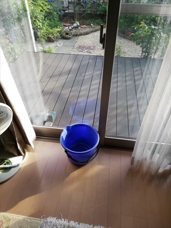 サッシの雨漏り　ベランダ防水劣化