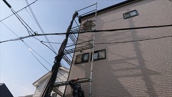 棟板金取付け工事　３階建て　足場