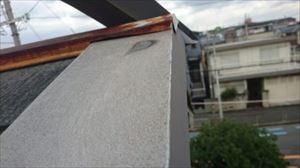 屋根金物取替工事　ケラバ・棟金物飛散現状