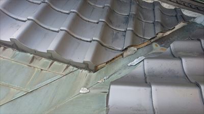 谷樋　漆喰剥がれ落ち