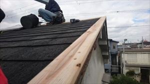 屋根金物取替工事　下地板取付の様子