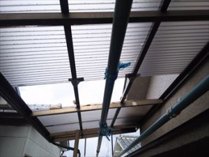 ベランダ　波板　飛散