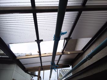 ベランダ　波板　飛散