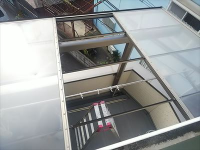 平板屋根　外れ　突風