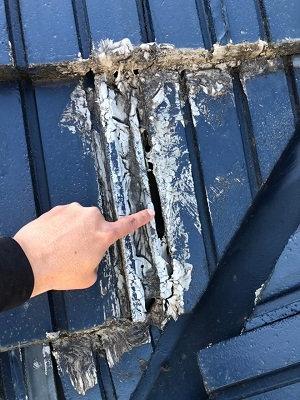 谷樋付近　セメント瓦　隙間　ズレ