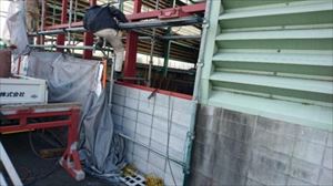 工場　腰ブロック組積　鉄骨下地