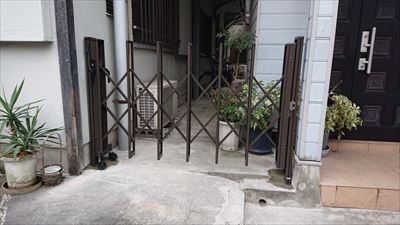 伸縮門扉　改修後