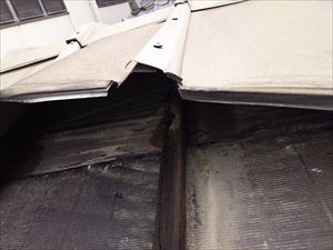 銅板屋根　破損状態③