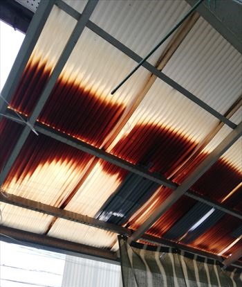 テラス波板屋根　張替え工事前