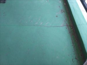 ベランダ　ひび割れ