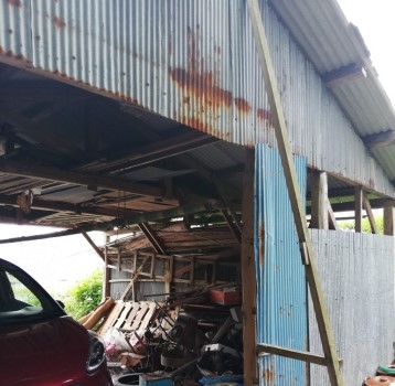 まずは車庫から調査します