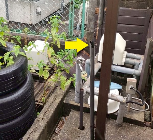 カーポートの竪樋が破損