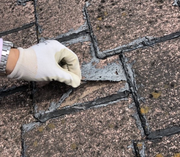 コロニアルに打っているコーキングが劣化