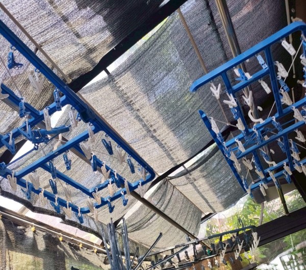 サンルーム内には洗濯物干し場として使用されています