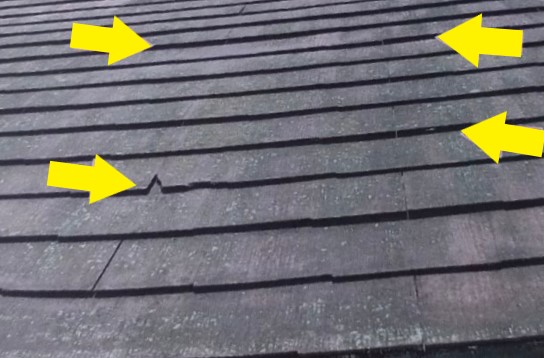 スレートの反り返り　割れ