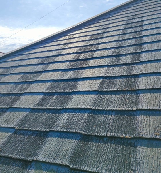 スレート屋根の塗装が色褪せ