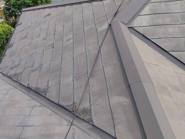 スレート屋根の色褪せ