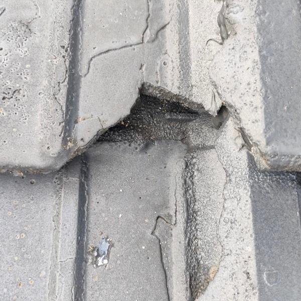 セメント瓦の割れ