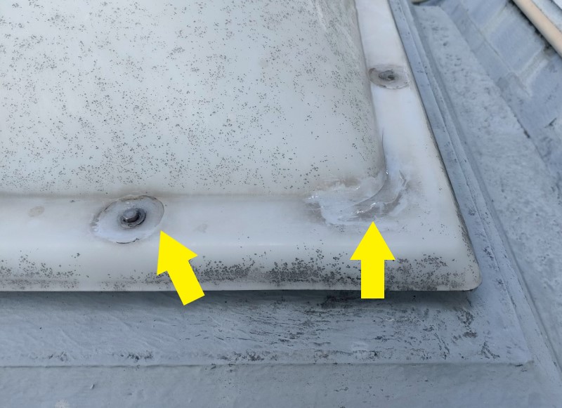 ドーム型天窓にも雨漏りの可能性がある箇所がありました