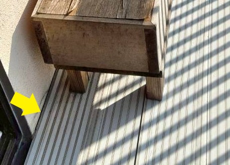 ベランダ壁際の隙間